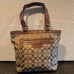 Coach Shoulder Bag In Signature Jacquard